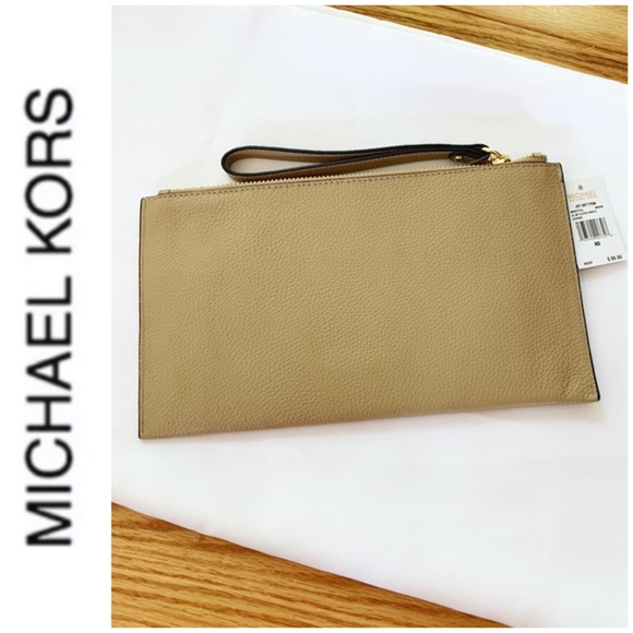 NWT authentic MK genuine leather wristlet - Picture 3 of 5